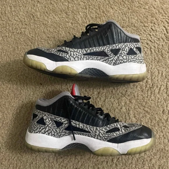 AIR JORDAN 11 RETRO LOW LE ‘ BLACK CEMENT ‘ SZ. 10 w/ box - Picture 3 of 8